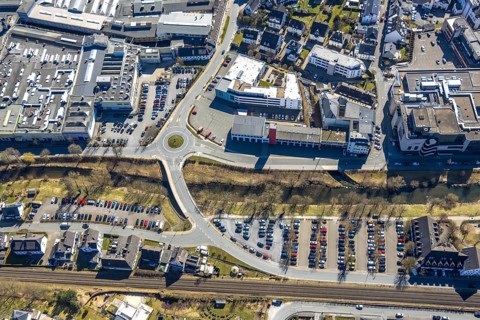 Aerial view, Johannesbrücke over the river Ruhr, Fritz-Honsel-Straße and Mühlenweg with roundabout,