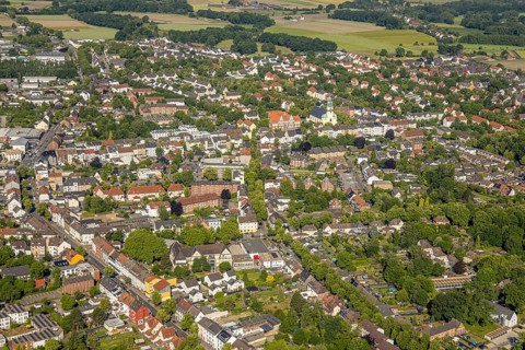 Aerial view, residential area at Königsheide and Wittekindstraße, below the secondary school