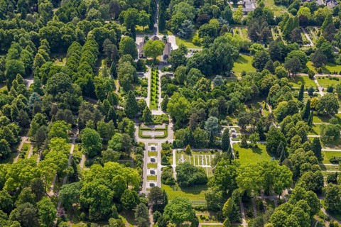 Aerial view, South cemetery with chapel and green area cemetery, Sodingen, Herne, Ruhr area, North