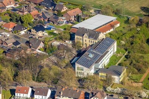 Aerial view, Ludwig-Uhland-Realschule, building with solar roof, Horstmar, Lünen, Ruhr area, North