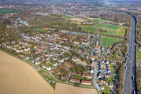 Aerial view, motorway A2 and residential area, local view, district Gahmen, Altenderne, Lünen, Ruhr