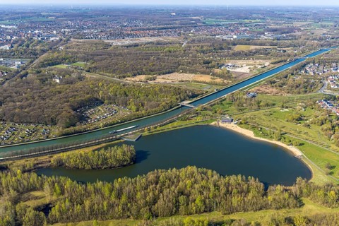 Aerial view, Horstmarer See and Datteln-Hamm Canal inland navigation, Schwansbell Castle in the