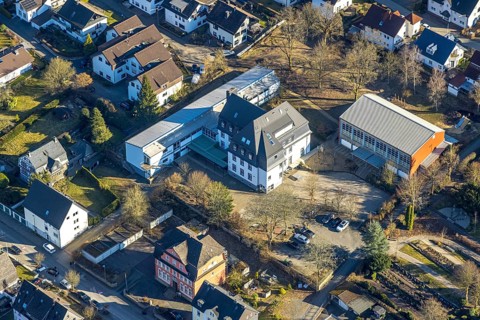 Aerial view, St.-Agatha-Schule und Turnhalle der Grundschule Altenhundem, Altenhundem, Lennestadt,