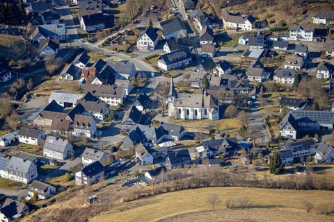Aerial view, Church of St Katharina Kirchhundem-Heinsberg in the town centre, Heinsberg,