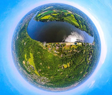 Aerial view, Lake Baldeney and Seaside Beach, below city forest, above district Fischlaken meadows