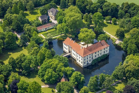 Aerial view, Strünkede Castle moated castle with moat and castle park, Baukau, Herne, Ruhr area,