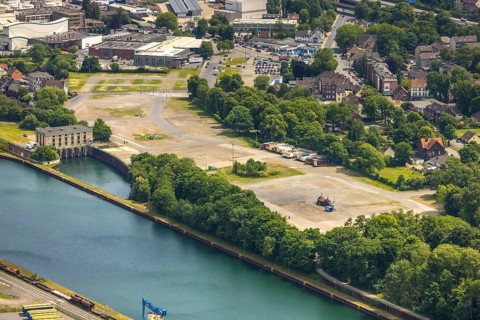 Aerial view, open space AltCrange, shaft 5 on the Cranger Kirmesplatz and concrete bunker with