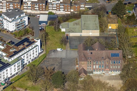 Aerial view, new building senior centre - Protea Wohnen am Schloss, primary school Forellstraße,