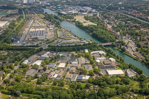 Aerial view, industrial area Resser Straße and at the western harbour, Rhine-Herne-Canal, at the