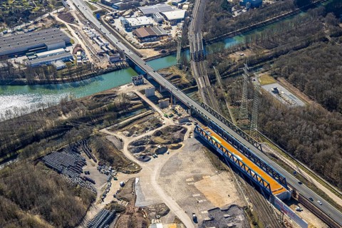Aerial view, Rhine-Herne Canal, Emscher Bridge Rollbahn (Wanne-Eickel - Hamburg), motorway bridge