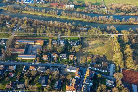 Aerial view, meadow area between Brandströmstraße and Datteln-Hamm canal, Theodor-Heuss-Schule