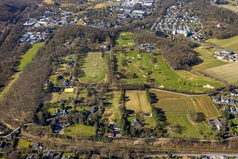Aerial view, golfing in Herdecke, golf course and bunker, residential area Ostend, Herdecke, Ruhr