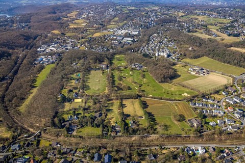 Aerial view, golfing in Herdecke, golf course and bunker, residential area Ostend, Herdecke, Ruhr