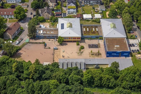 Aerial view, Michaelschule primary school with schoolyard and indoor swimming pool, Wanne, Herne,