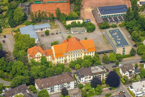 Aerial view, Gymnasium Waldstraße with schoolyard, sports hall with solar panels, Hattingen, Ruhr