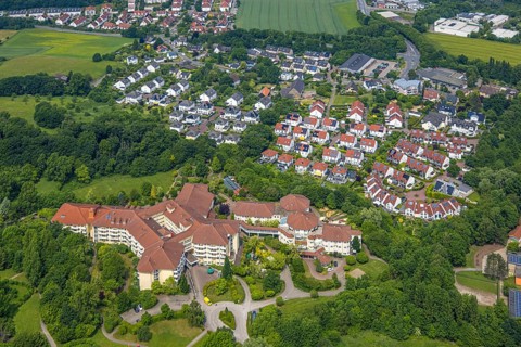Aerial view, Vamed Klink und Klinikpark, terraced house housing estate Am Kistner, Hattingen, Ruhr