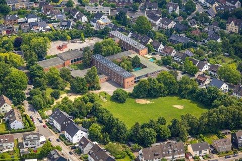 Aerial photo, Community primary school GGS Oberwinzerfeld, roof with solar panels, AWO day care