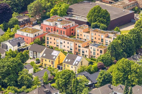 Aerial view, Immanuel-Kant-Höfe, residential buildings with flat roof and green roof planting,