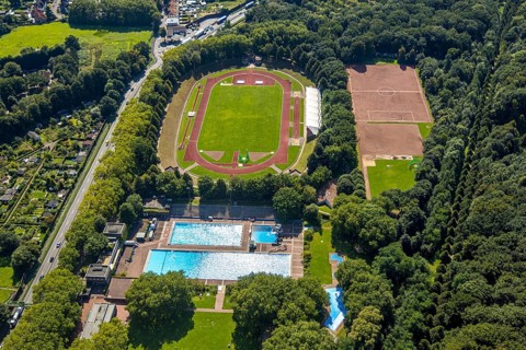 Aerial view, Gladbeck open-air swimming pool and Gladbeck stadium - Vestische Kampfbahn, Butendorf,