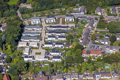 Aerial view, residential area housing estate Alter Sportplatz with flat roof bungalows, Brauck,