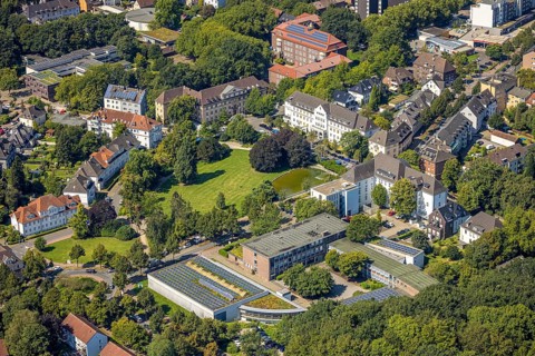 Aerial view, residential area at Jovyplatz Park and pond, Gladbeck police station, kreativAmt
