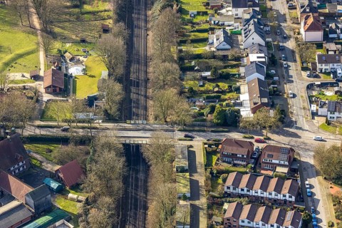 Aerial view, Bülser Straße bridge over the railway line, residential area, Zweckel, Gladbeck, Ruhr