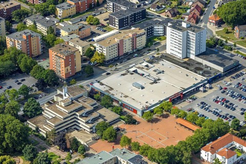 Aerial view, Rathaus-Center and Höveler Markt, car parks, Bürgeramt Terrassenhaus and high-rise
