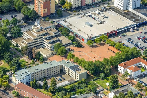 Aerial view, Rathaus-Center and Höveler Markt, car parks and Bürgeramt Terrassenhaus, Bockum-Hövel,