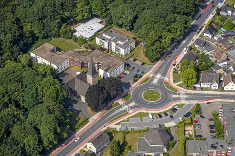 Aerial view, roundabout and cycle paths on Friedrich-Ebert-Straße and Hammer Straße, Evangelical