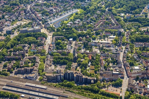 Aerial view, city centre Gelsenkirchen, main station railway tracks, Bochumer Straße and justice