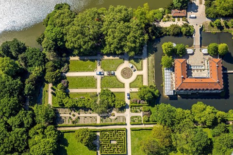 Aerial view, Schloss Berge with castle park, moated castle and hotel, Erle, Gelsenkirchen, Ruhr