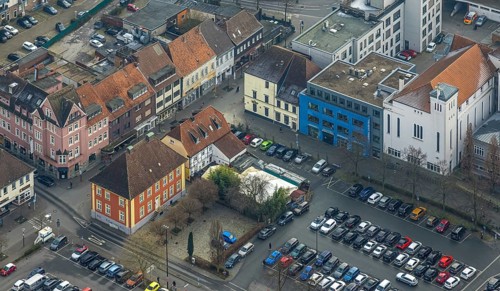 Aerial view, Santa-Monica-Platz car park, Königstraße car park and residential buildings, Haus