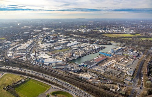 Aerial view, city harbour and Rhine-Herne Canal, goods train connection, behind BP Ruhr oil, below