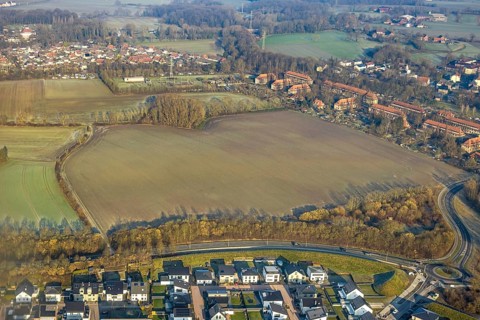 Aerial view, meadow area north of Sachsenring to Vogelsang, roundabout, district of Heessen, Hamm,