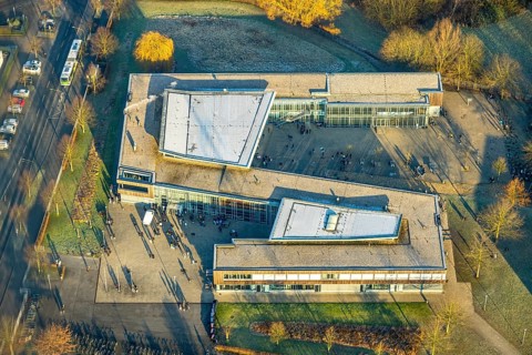 Aerial view, Konrad-Adenauer Realschule and pupils in the schoolyard, Rhynern district, Hamm, Ruhr