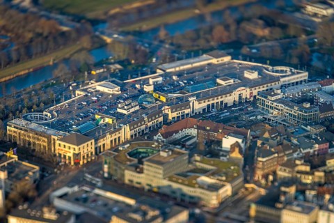ATTENTION Photos with partial blurring caused by tilt technique on the lens side, aerial view,