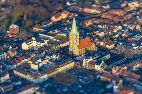 ATTENTION Photos with partial blurring created by tilt technique on the lens side, aerial view, St.
