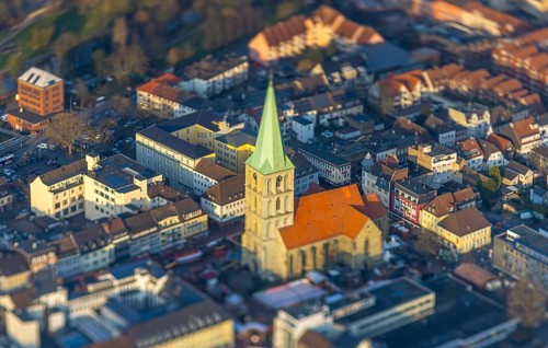 ATTENTION Photos with partial blurring created by tilt technique on the lens side, aerial view, St.
