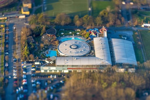 ATTENTION Photos with partial blurring caused by tilt technique on the lens side, aerial view,