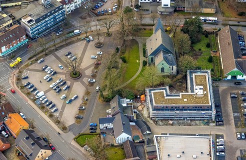 Aerial view, Protestant St. Victor's Church, construction site with new building and car park