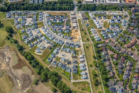 Aerial view, Duisburg-Süd, residential area Angerbogen, Am Alten Angerbach, semi-circular new