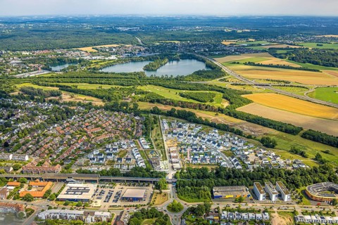 Aerial view, Duisburg-Süd, residential area Angerbogen, Am Alten Angerbach, semi-circular new