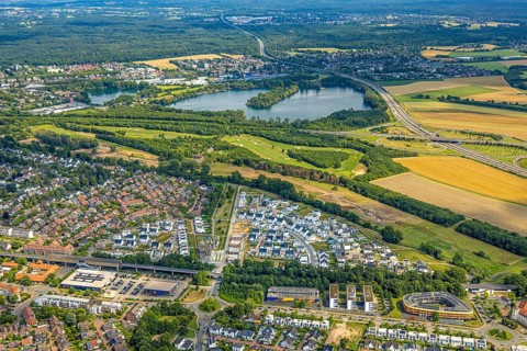 Aerial view, Duisburg-Süd, residential area Angerbogen, Am Alten Angerbach, semi-circular new