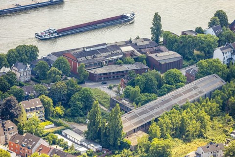 Aerial view, inland navigation on the Rhine at the Schiffersteig, abandoned former factory Schmitz