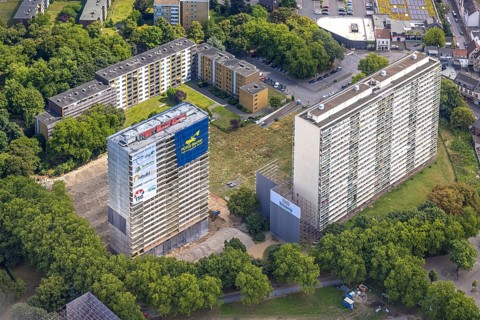 Aerial view, white giant high-rise buildings, social hotspot, three days in front of the demolition