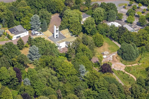 Aerial view, Central Cemetery Mühlenberg with chapel, construction site, Friemersheim, Duisburg,