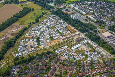 Aerial view, Duisburg-Süd, residential area Angerbogen, Am Alten Angerbach, semi-circular new