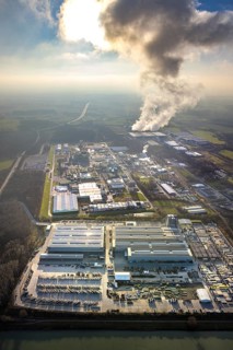 Aerial photo, Trianel Gaskraftwerk Hamm GmbH with smoke clouds, Celanese plant Uentrop, GOLDBECK