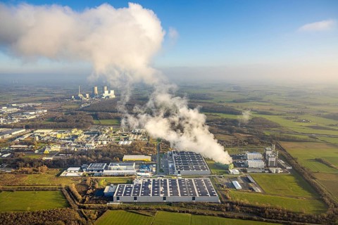 Aerial view, Trianel Gaskraftwerk Hamm GmbH with smoke clouds, behind the RWE power plant