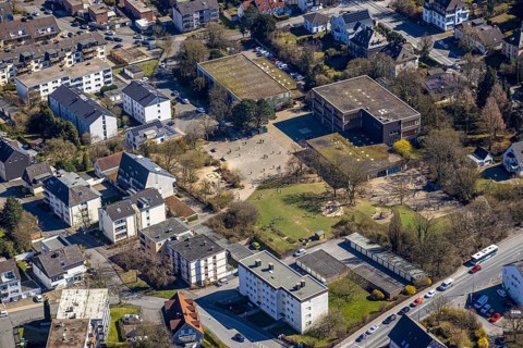 Aerial view, Boloh primary school with schoolyard and pupils, university district, Hagen, Ruhr